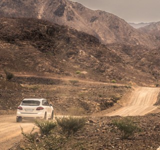 Safari Tours Hatta 4*4 vehicle around Mountains 