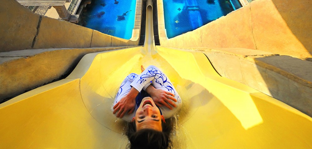 Theme Parks, Water Parks Combo Deals a girl at Aquaventure and a woman at Lost Chambers Aquarium