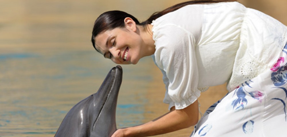 Group of people at Dubai Dolphin Encounter at Atlantis