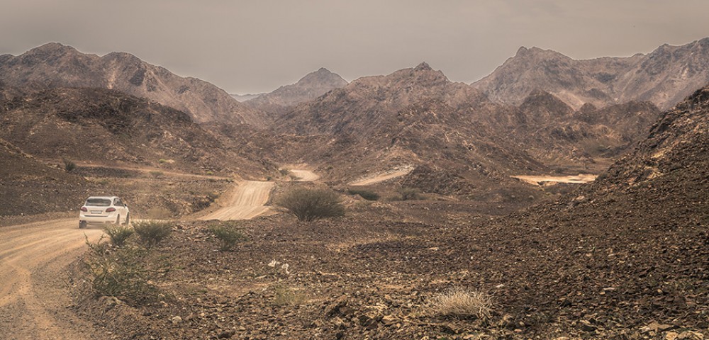 Safari Tours Hatta 4*4 vehicle around Mountains 