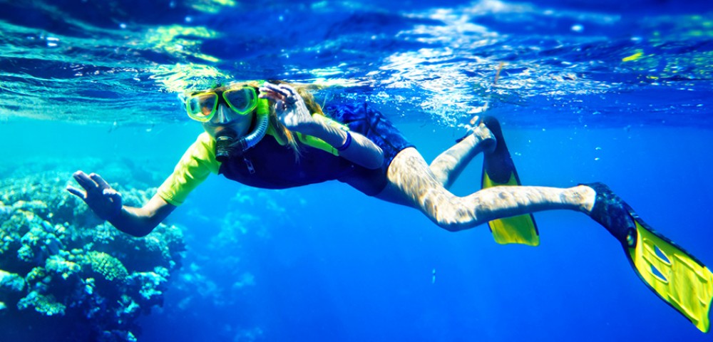 Scuba Diving Tour Dubai man under the water