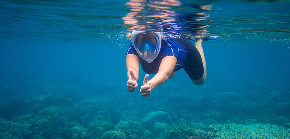 Group learning Dubai PADI Advanced Open Water Course underwater