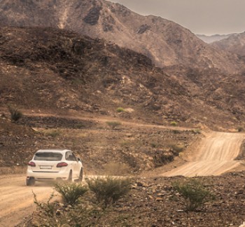 Safari Tours Hatta 4*4 vehicle around Mountains 